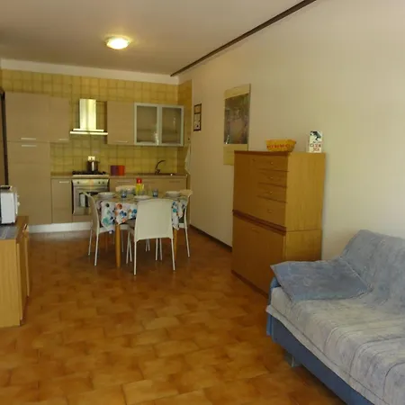 דירה Cozy With Private Entrance *