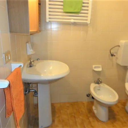 Cozy With Private Entrance *